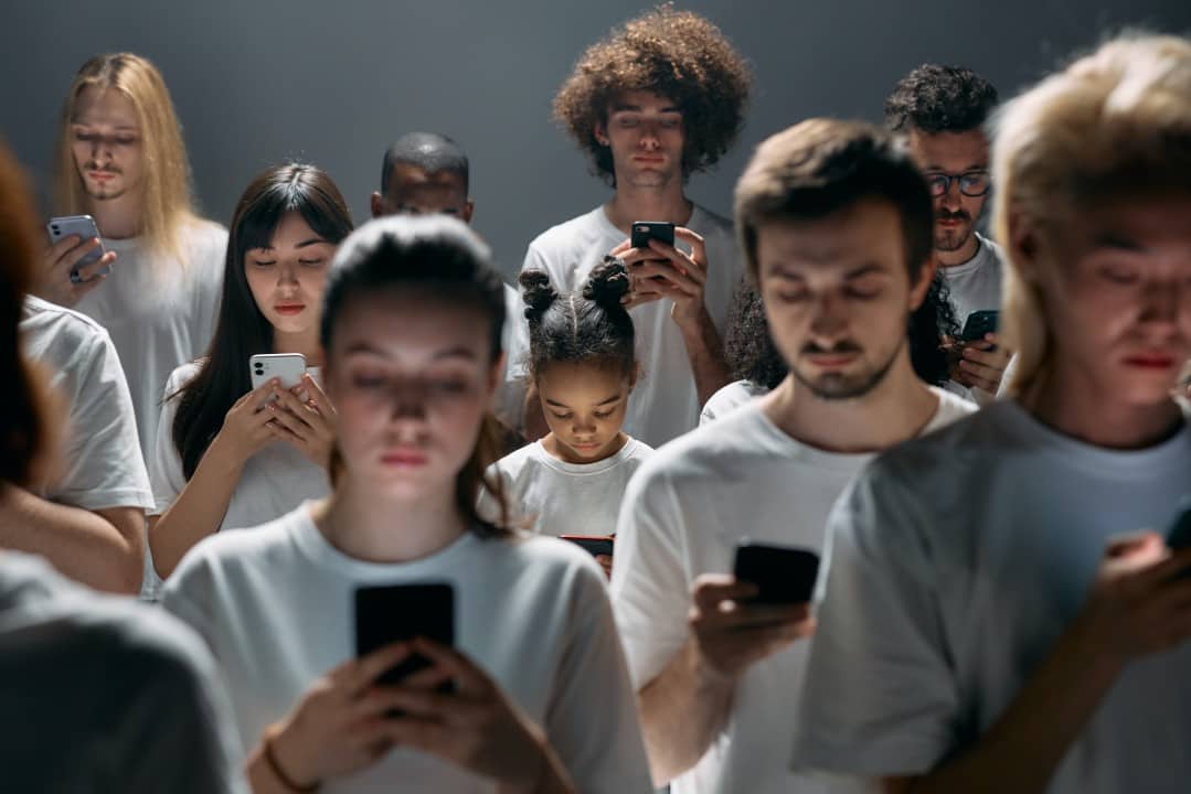 people using smartphone